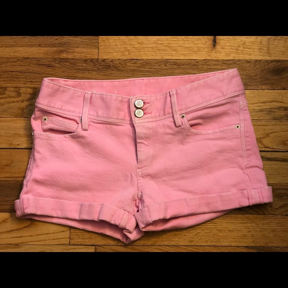 Woman’s Lilly Pulitzer shorts